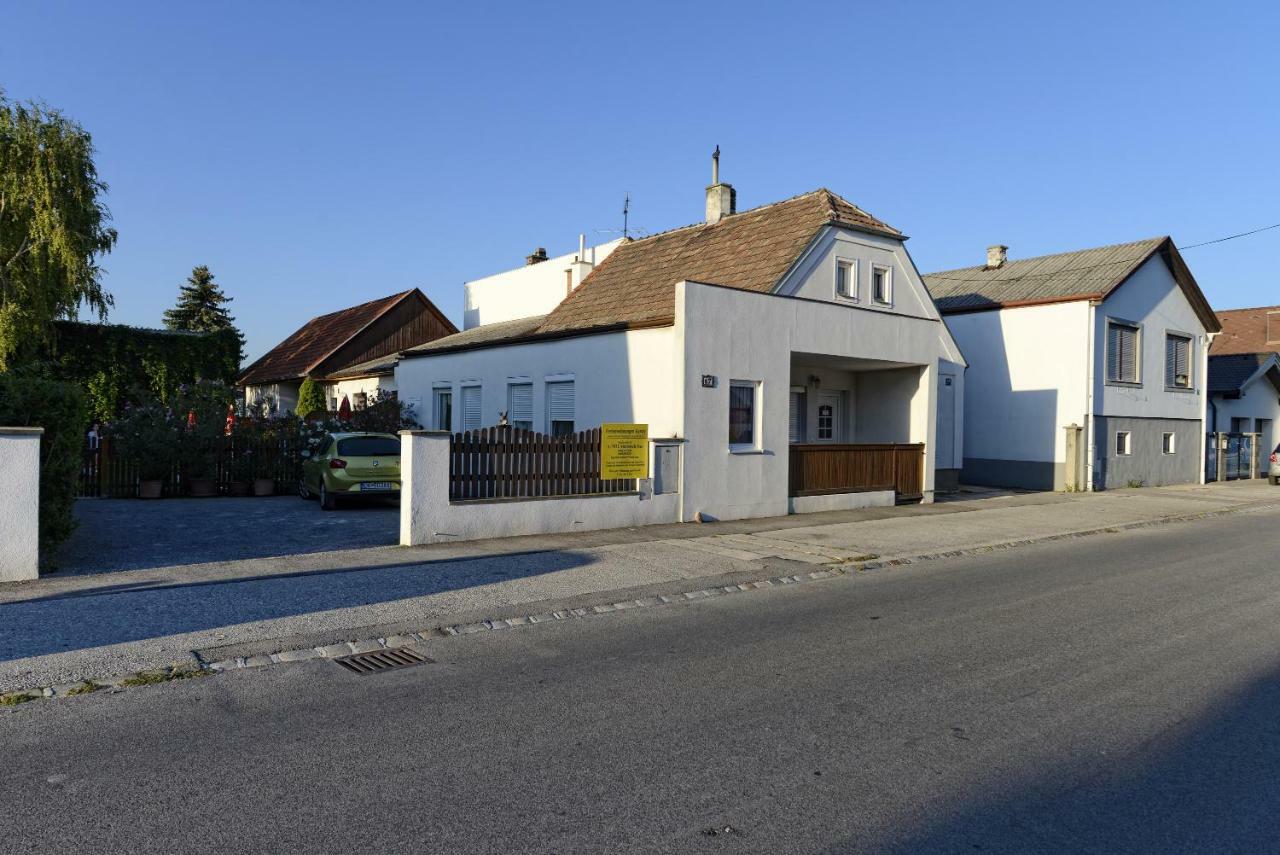 Ferienwohnungen Karoly Mörbisch am See Exteriör bild